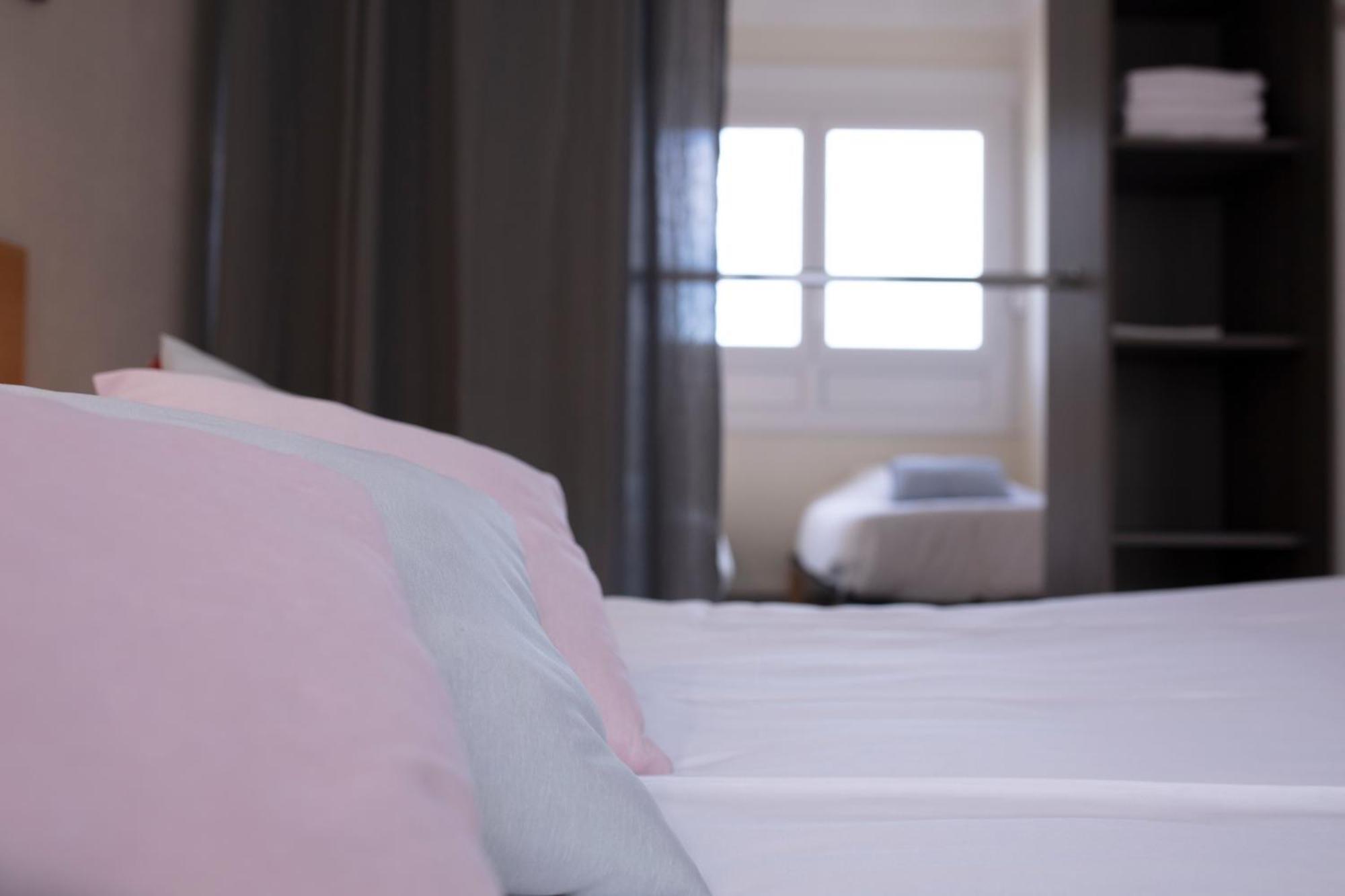 Hotel Les Rocailles モンタニャック エクステリア 写真